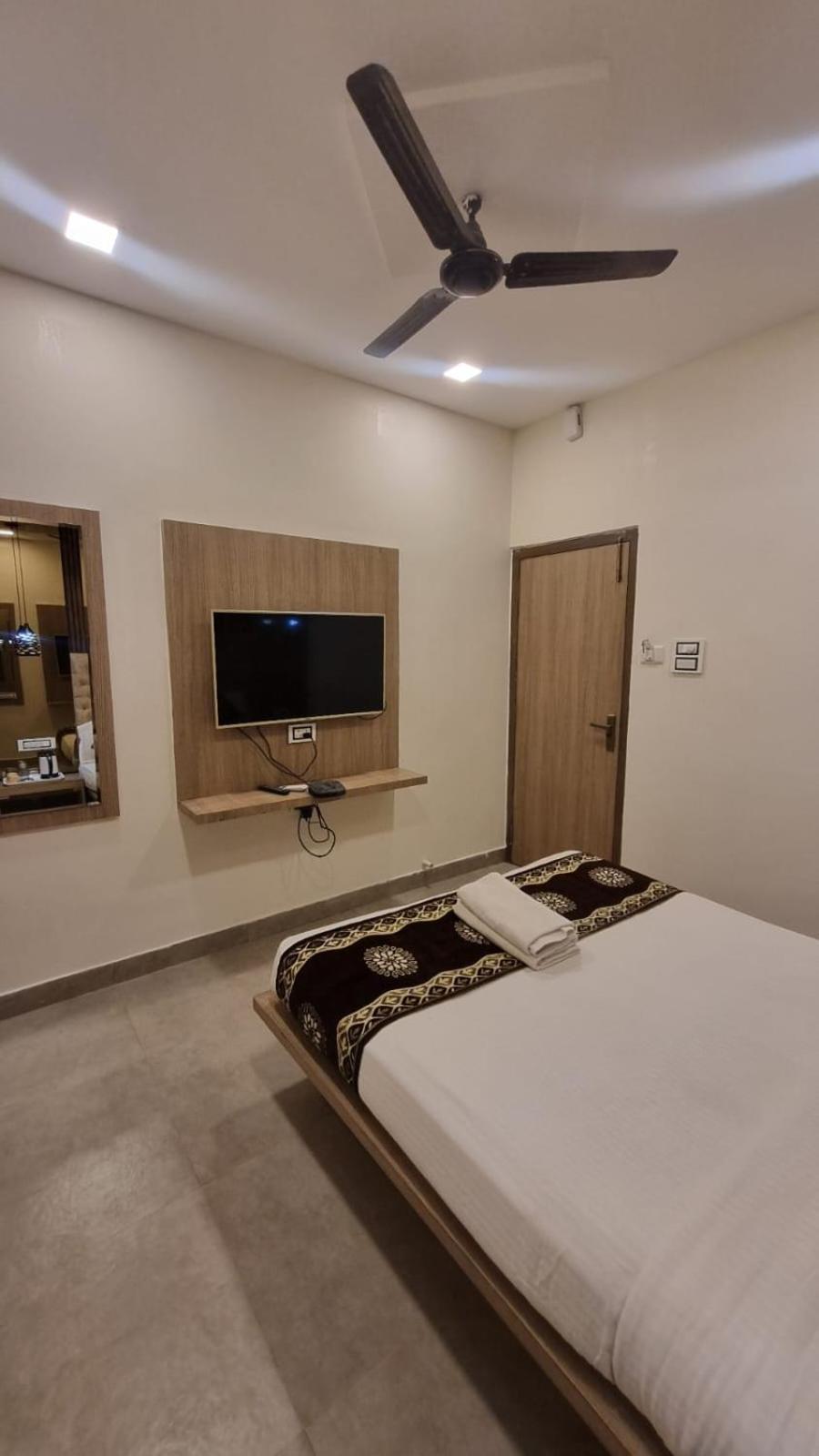 Beachfront Resort Calangute Exterior photo